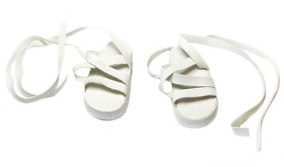 chift-obuvki-za-kukla-paola-reina---beli-sandali-s-kaishki--32-cm-31.jpg