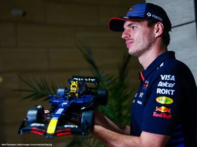 LEGO_RedBull_Max_set-2.jpg