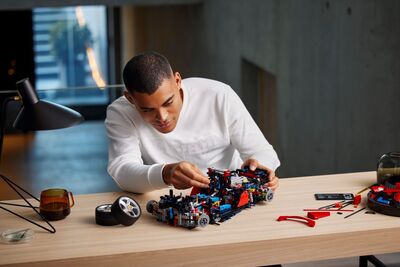 LEGO_42143_alt7.jpg