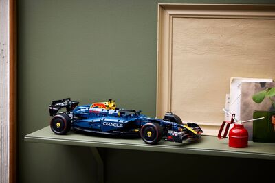 LEGO_42206_Lifestyle_Envr_03_en-gb.jpg