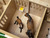 Kids Globe Farming Pferdestall aus Holz 72x60x30cm 1:24 in der Box