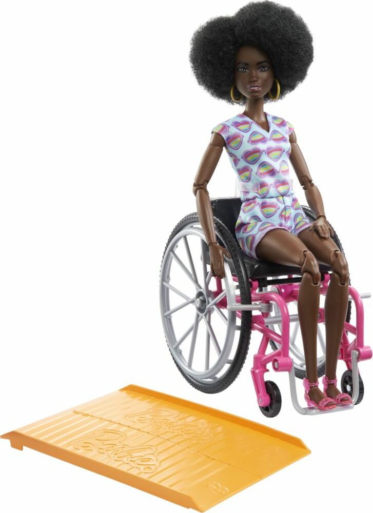 Mattel Barbie Modelka na invalidním vozíku v overalu se srdíčky