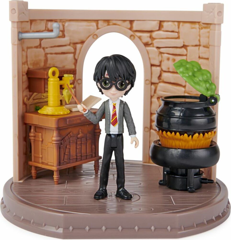 Harry Potter učebna míchání lektvarů s figurkou harryho