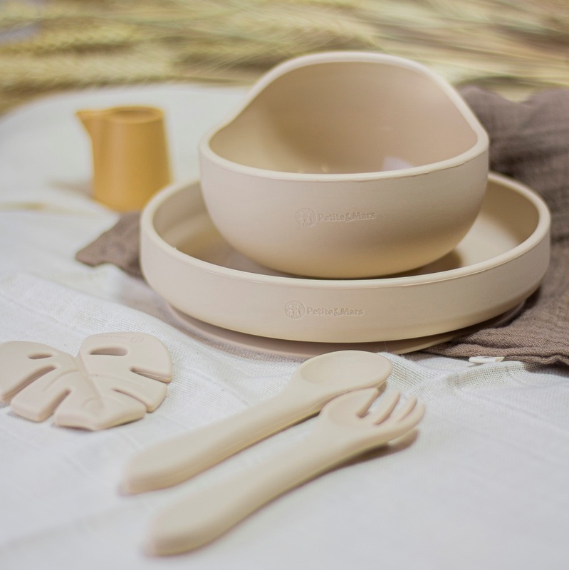 PETITE&MARS Set da pranzo in silicone TAKE&MATCH 2 piatti + posate