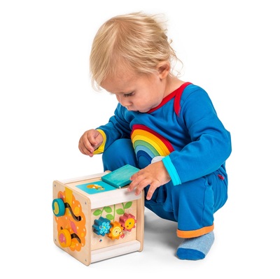 PL105-Petit-Activity-Cube-Lifestyle.jpg