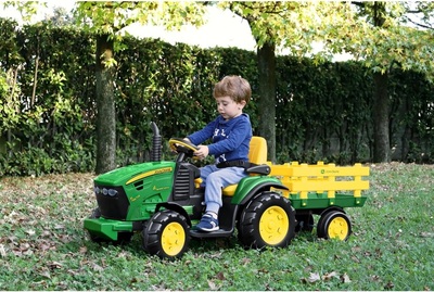 3530-11_igor0117-john-deere-rc-tractor-lifestyle01.jpg