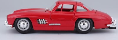 22023_BBUR_1954MercBenz300SL_RED_PRD_4_výsledok.jpg