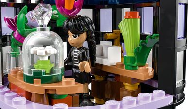 LEGO_76784_WEB_SEC05_NOBG_en-gb.jpg