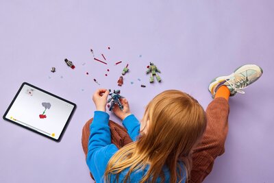 LEGO_76320_Lifestyle_Build_en-gb.jpg