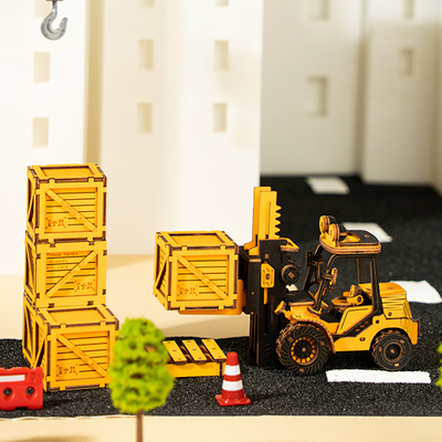 TG413K_13.forklift.jpg