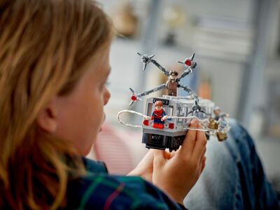 LEGO_76321_Lifestyle_Cons_2_en-gb.jpg