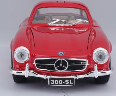 22023_BBUR_1954MercBenz300SL_RED_PRD_6_výsledok.jpg