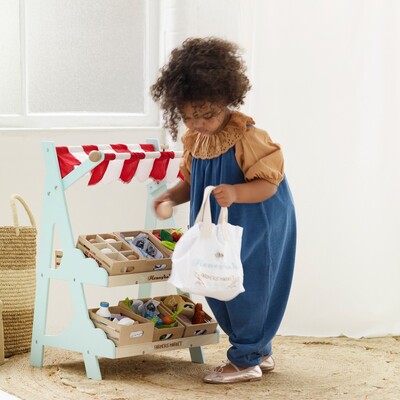 TV181-honeybee-market-revamp-2021-child-shopping-using-cotton-bag.jpg