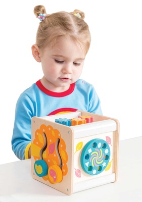 PL105-Petit-Activity-Cube-Lifestyle-(2).jpg