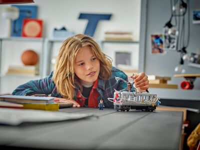 LEGO_76321_Lifestyle_Cons_en-gb.jpg