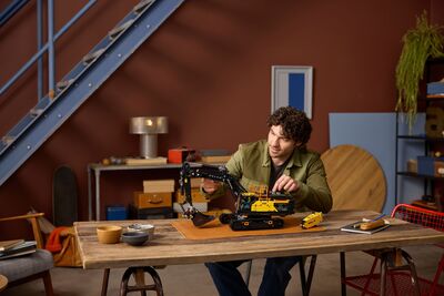 LEGO_42215_Lifestyle_Cons_01.jpg