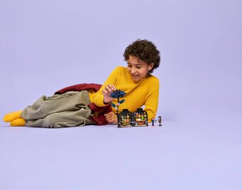 LEGO_76784_Lifestyle_Cons_en-gb.jpg