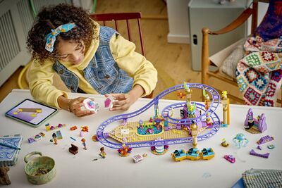 LEGO_42703_Lifestyle_build.jpg