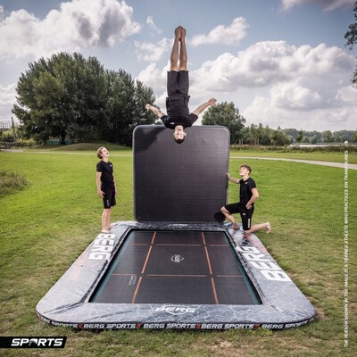 berg-ultim-pro-bouncer-flatground-500-aerowall-2x2-blkgry-32514530 (2).jpg