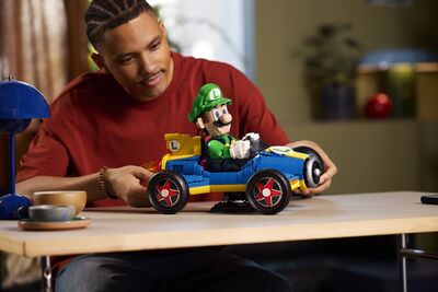 LEGO_72050_Lifestyle_Build_08.jpg