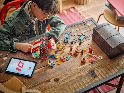LEGO_75637_Lifestyle_build_en-gb.jpg