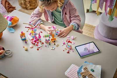 LEGO_42700_Lifestyle_build.jpg