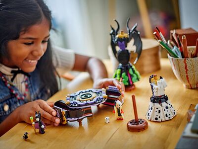 LEGO_43262_Lifestyle_cons_2_en-gb.jpg