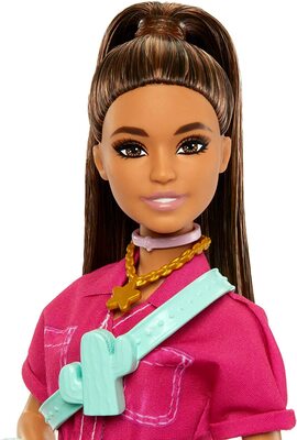 1681549176_youloveit_com_barbie_2023_teresa_jumpsuit_doll5.jpg