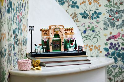 LEGO_10362_Lifestyle_Envr_04.jpg