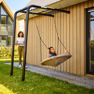 berg-playbase-nest-swing-child-relaxing-1600-1600_1600.jpg