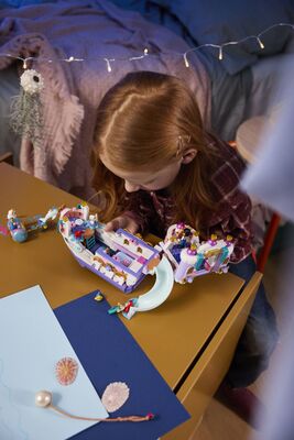 LEGO_43299_Lifestyle_Cons_2.jpg