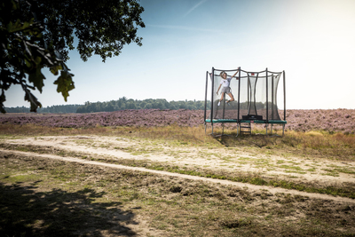 1BERG-Trampolin-ULTIM-Favorit-Regular-green-Action-4.jpg