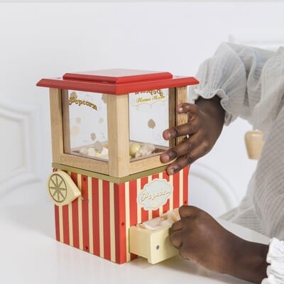 TV318_opening-popcorn-machine-draw-full-of-popcorns.jpg