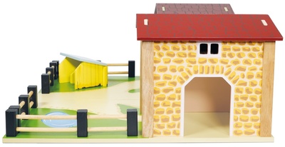 TV410_3.farmyard.jpg