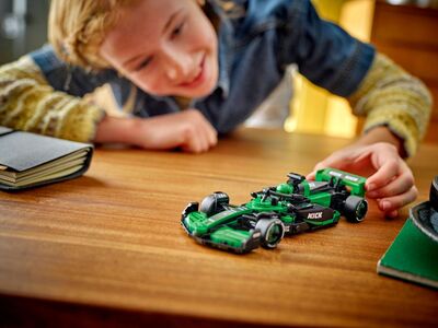 LEGO_77247_Lifestyle_cons_4_en-gb.jpg