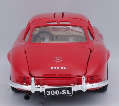 22023_BBUR_1954MercBenz300SL_RED_PRD_9_výsledok.jpg
