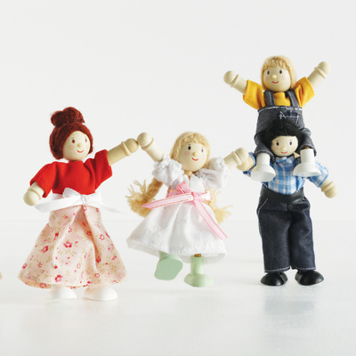 P053_5.dollfamily.jpg