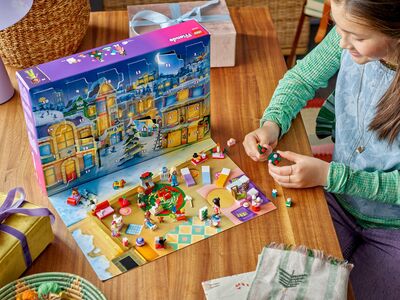 LEGO_42668_Lifestyle_Build.jpg