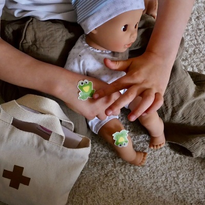 2516072-cosy-aquini-baby-be-a-doctor-babypuppe-goetz-emo-2.jpg