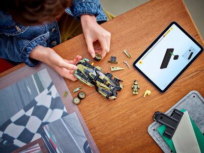 LEGO_76923_Lifestyle_build.jpg
