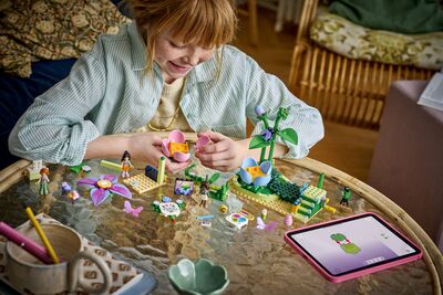 LEGO_42702_Lifestyle_build.jpg