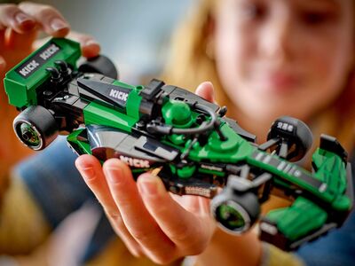 LEGO_77247_Lifestyle_cons_1_en-gb.jpg