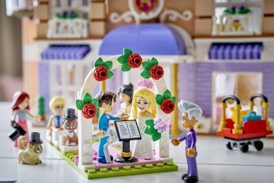 LEGO_42704_Lifestyle_cons_3.jpg
