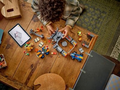 LEGO_72039_Lifestyle_build.jpg