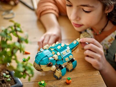 LEGO_76962_Lifestyle_cons_2.jpg