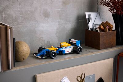 LEGO_10353_Lifestyle_Envr_01_en-gb.jpg