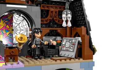 LEGO_76781_WEB_SEC03_NOBG.jpg