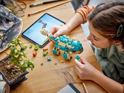 LEGO_76962_Lifestyle_build.jpg