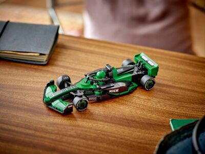 LEGO_77247_Lifestyle_envr_en-gb.jpg