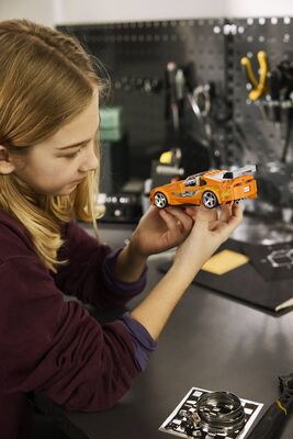 LEGO_77260_Lifestyle_Cons_2.jpg
